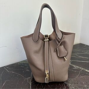 Fashion Leather  Genuine Leather Gold Lock Bucket Bag
